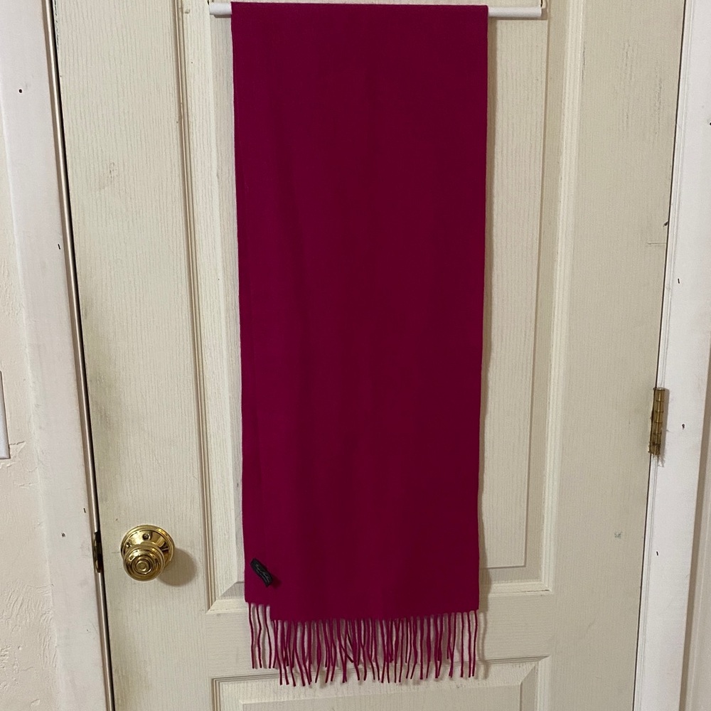 Enzo Mantovani 100% cashmere scarf.